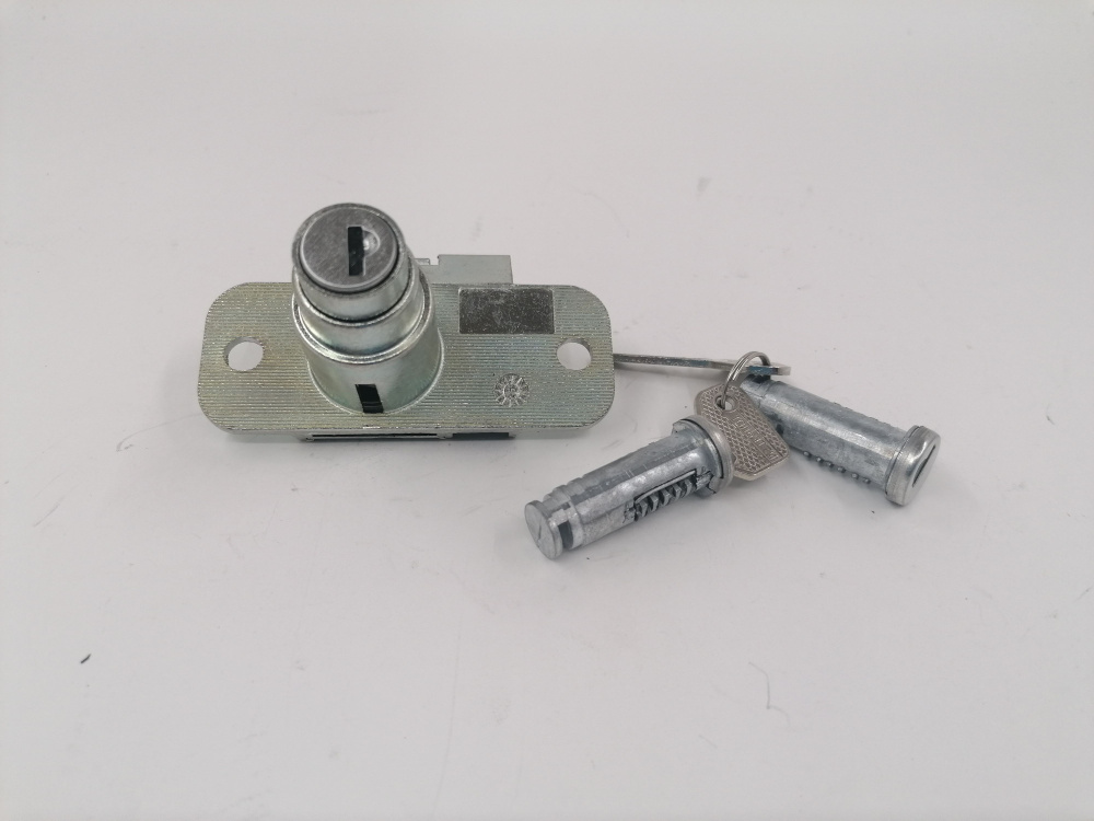 Замок багажника Ока 1111 в сборе с линками 1111-5606010 - Железный ...