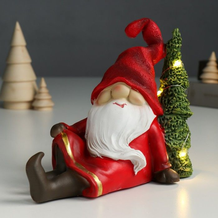 Сувенир полистоун свет "Дед Мороз в красном наряде сидит у ёлочки" 14х7х18 см  #1