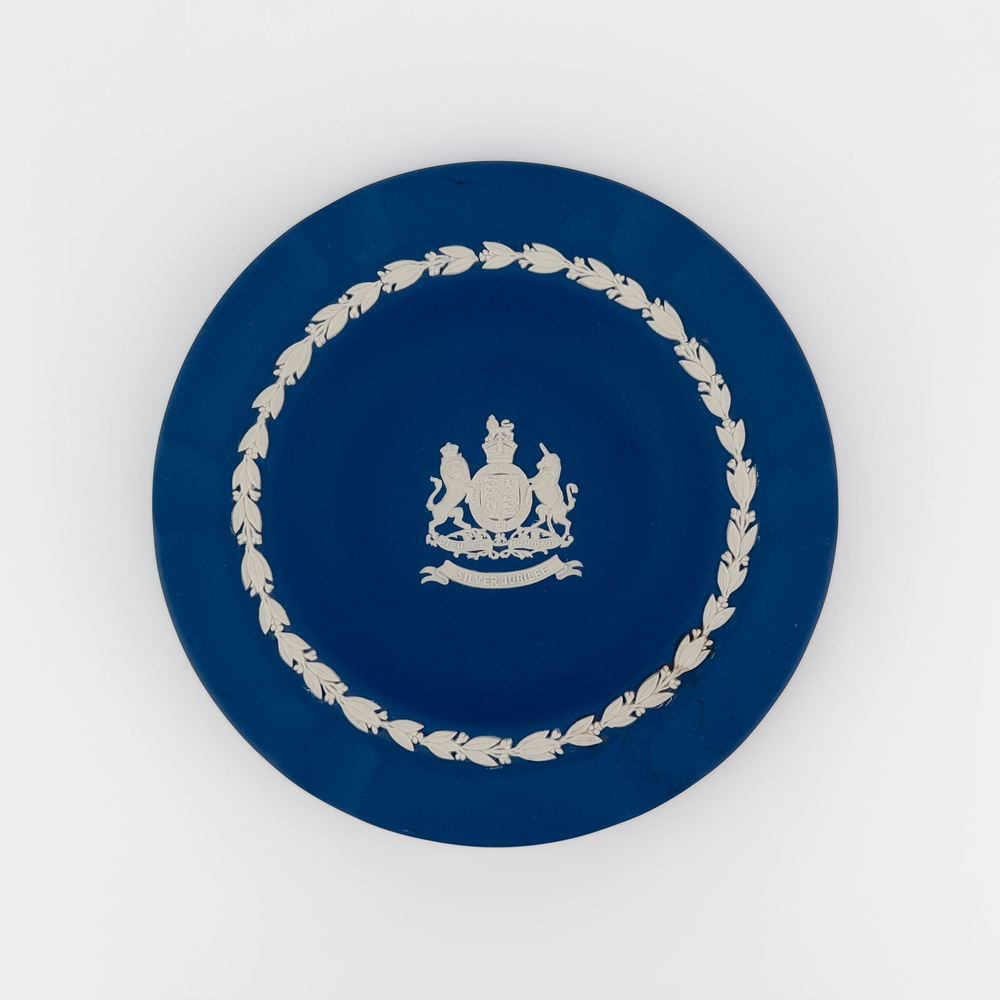 Тарелка Elizabeth II Jubilee. Англия, Wedgwood, фарфор, 1977 год #1