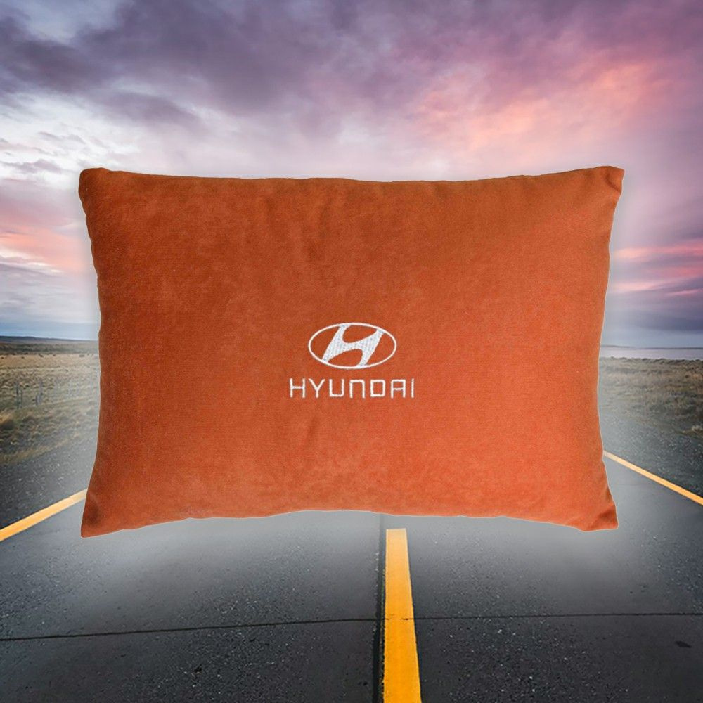 Подушка в машину для Hyundai из велюра красная #1
