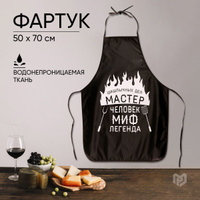 Мужик в фартуке на кухне