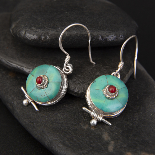 детали украшений из серебра в монгольском стиле с бирюзой и кораллами