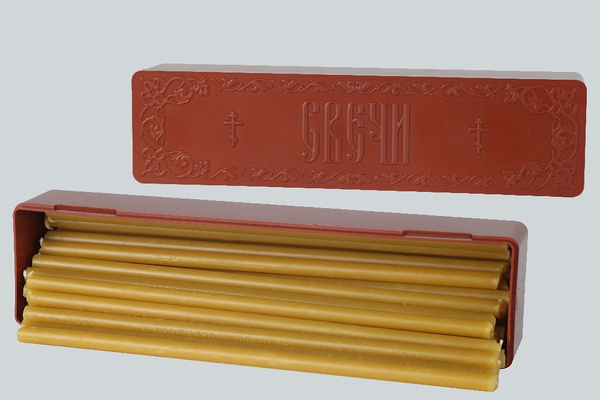 красная свеча и конверт с восковой печатью