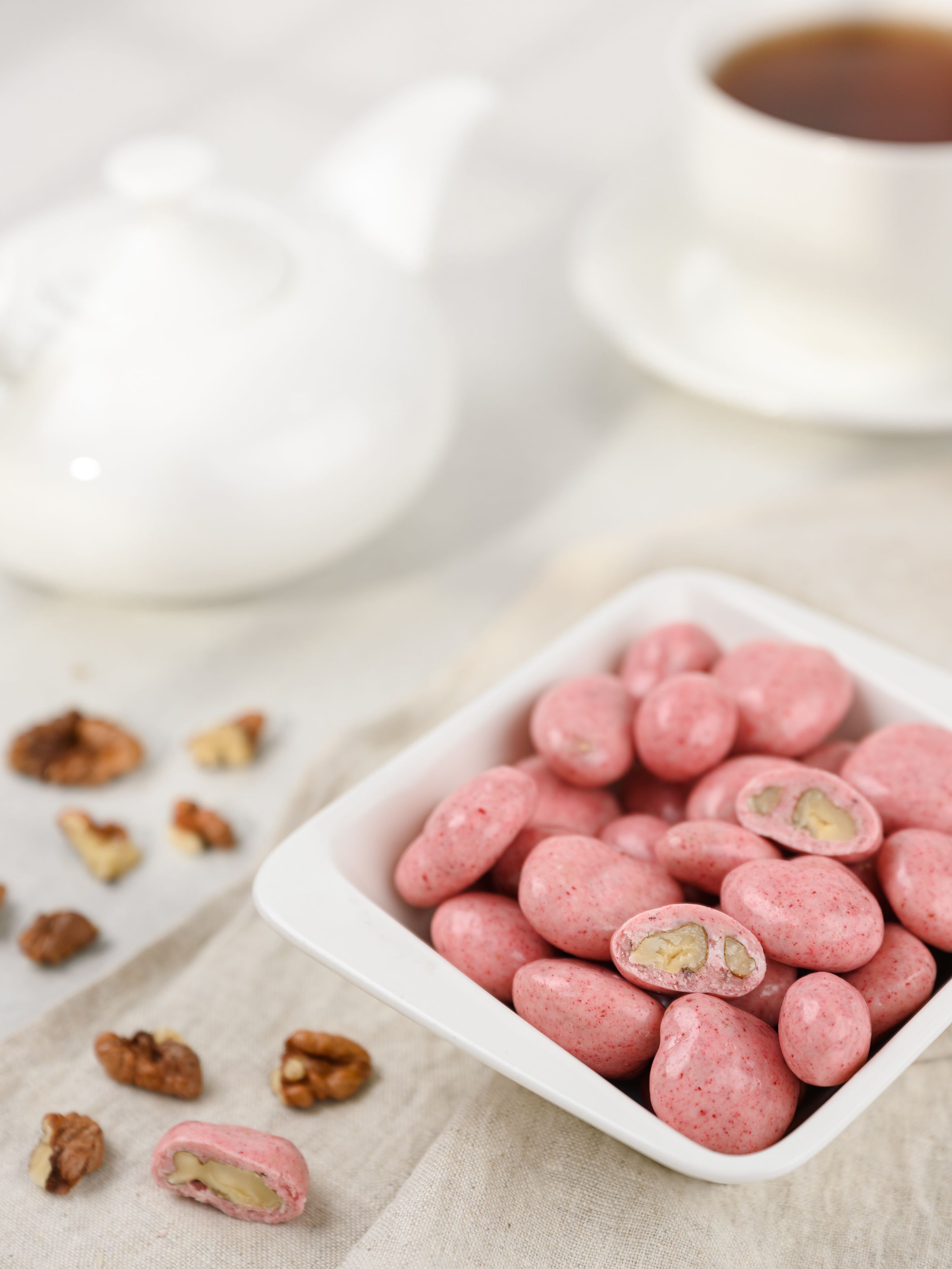 Орехи в шоколаде грецкий орех в бруснично йогуртовой глазури - купить с ...