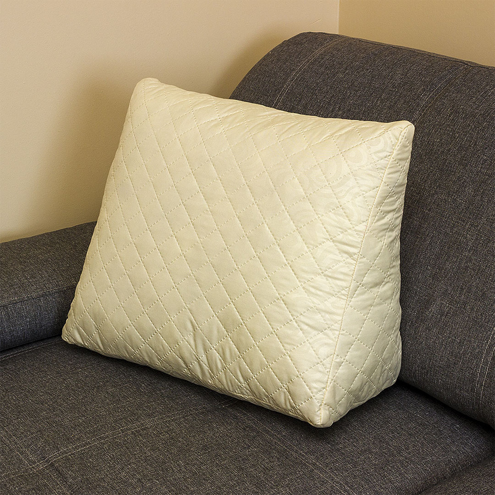 Подушки под углом. Подушка клиновидная для кровати. Подушка сон. Треугольные декоративные подушки. Угловая подушка для сна.