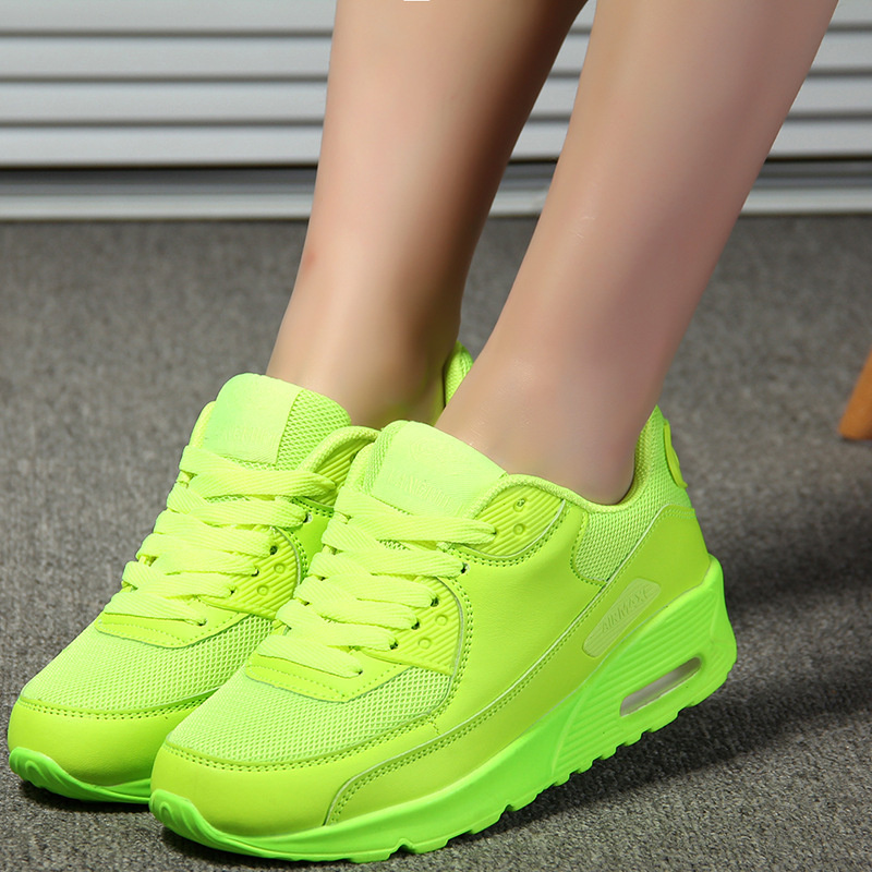 Модные кроссовки для лета. Reebok Lite 3.0 женские салатовые. Яркие кроссовки. Кроссовки наплотворме. Красивые кроссовки женские.