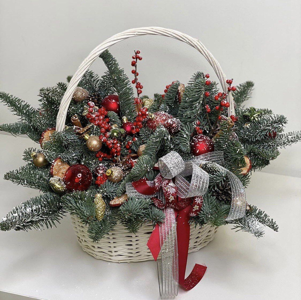 Новогодняя композиция в корзине / Ель натуральная - купить по выгодной ...