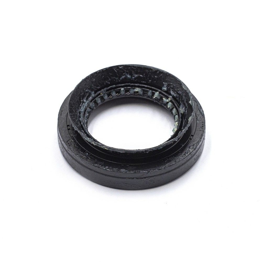 Сальник привода левый TOYOTA 90311-50044 купить на OZON по низкой цене ...