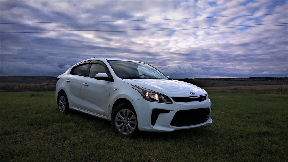 Купить б/у Kia Rio IV 1.6 AT (123 л.с.) бензин автомат в Дубне: серый Киа Рио IV