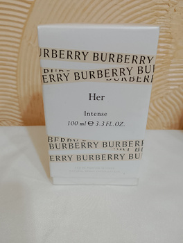 Burberry her hotsell intense tvář