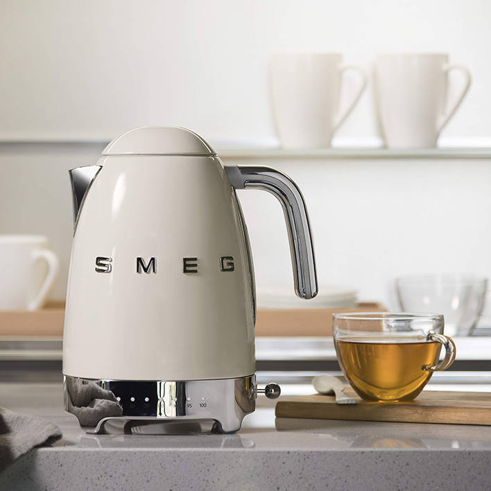 Smeg чайник в интерьере кухни