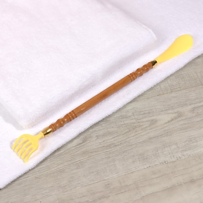 Чесалка с ложкой, деревянная, цвет жёлтый - купить с доставкой по ...