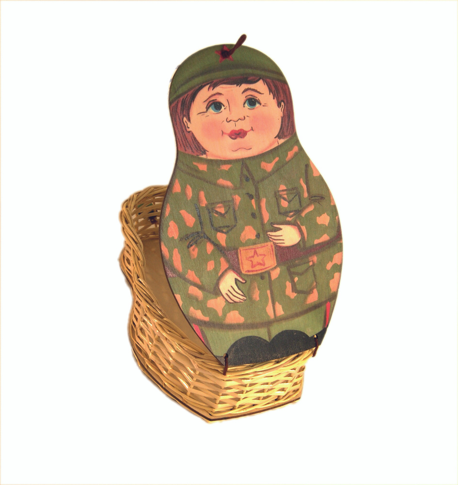 Шкатулка-фигурка Универсальная Вятская корзина ""Солдат" в камуфляже ...