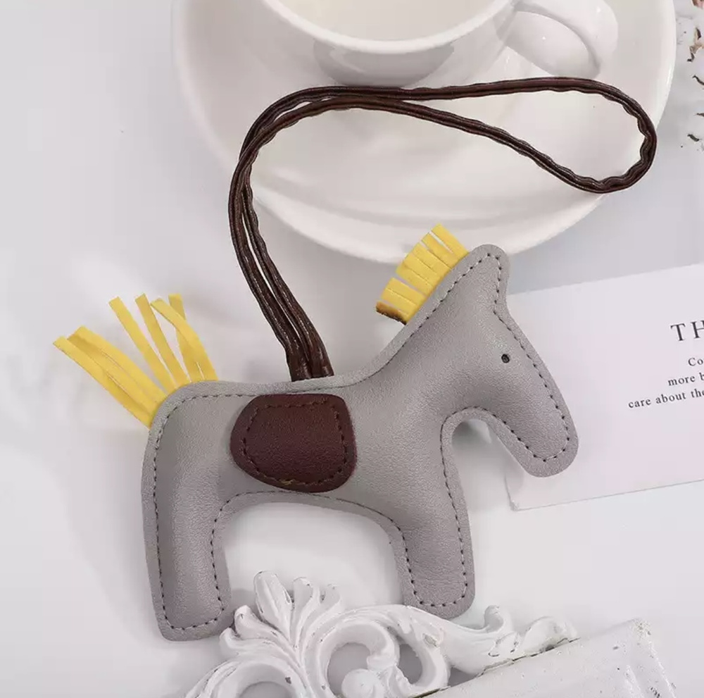 Брендовый брелок для сумки в виде лошади 13STORES - купить с доставкой ...
