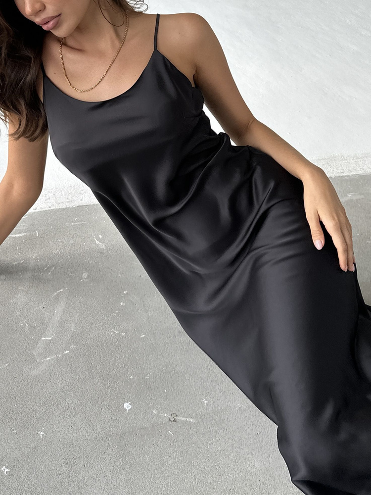 Черное летнее платье комбинация миди шелковое на бретельках, Женский, На  любой сезон, размер 48, материал Тенсель — купить в интернет-магазине OZON  (864962974)
