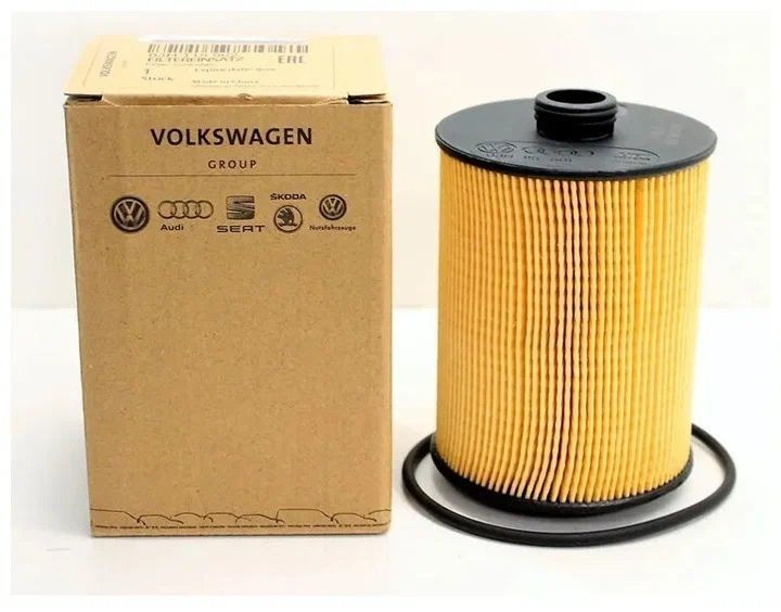 Фильтр масляный Volkswagen Passat 05-15 / Touareg 10-18