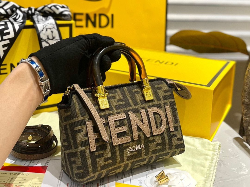 Fendi Сумка на плечо планшет #1