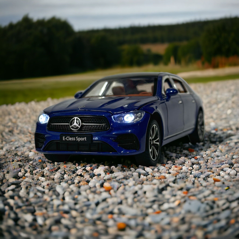 Машинка металлическая модель Mercedes-Benz Е300/ Мерседес Бенс Е300(1:18)  22.5 см, инерционная со световыми и звуковыми эффектами 21177 - купить с  доставкой по выгодным ценам в интернет-магазине OZON (1292397072)