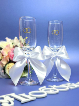 Как украсить свадебные бокалы своими руками?