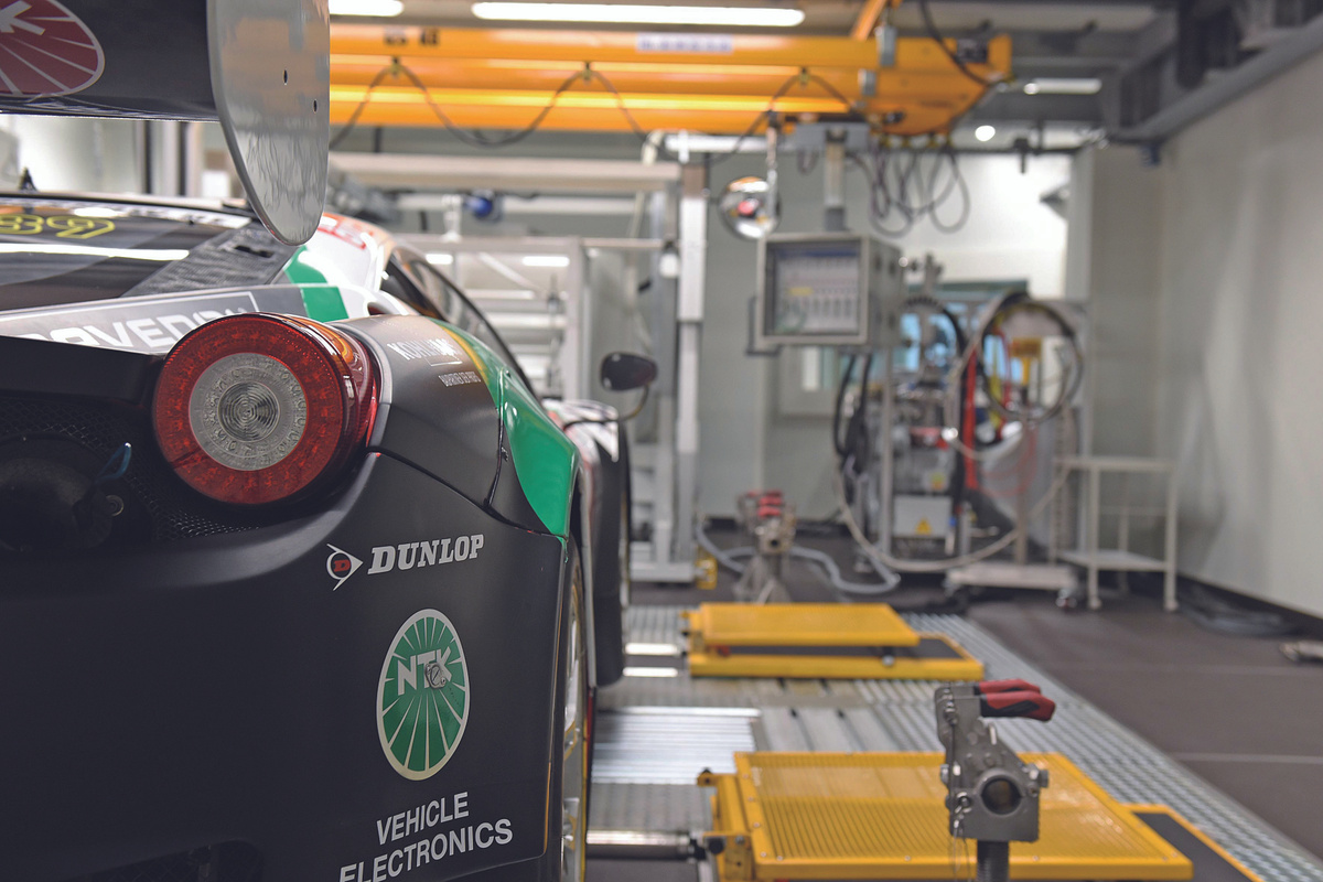 Комплект свечей зажигания NGK LZKR6B10E - купить по выгодным ценам в ...