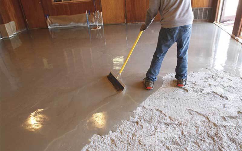 Как выровнять бетонный пол Чем разровнять жидкое половое покрытие в квартире смесь и шпаклевка для выравнивания как ровно залить напольную поверхность бетоном