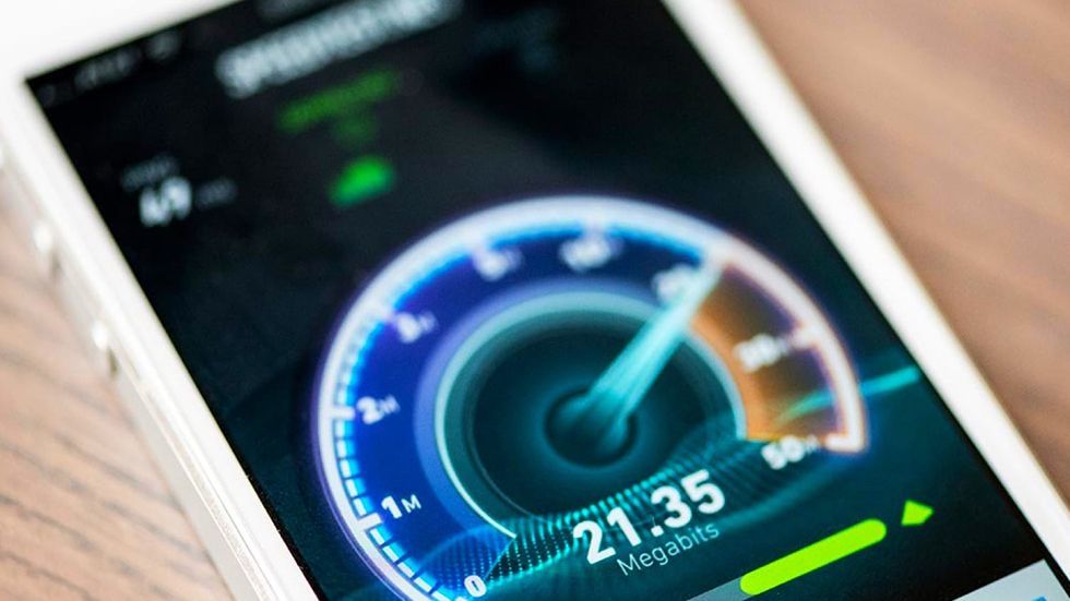 Медленная скорость телефона. Скоростной интернет. Скорость 4g интернета. Скоростной мобильный интернет. Скорость интернета 4g спидтест.