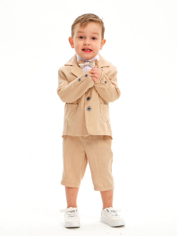 бежевый мальчик. бежевый мальчик. мальчик в бежевом. брюки чиносы детские. костюм летний для мальчика лен.