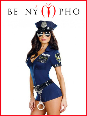 Көшеде бір жігіт балапандардың алдында жұлқылайды Қиярмен жыныстық қатынас