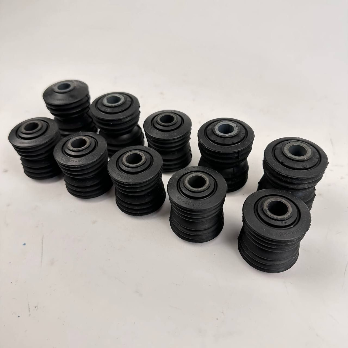 Втулки реактивных тяг ВАЗ 2101-07, Нива 2121, 2123 (к-т 10 шт.) СЭВИ ...