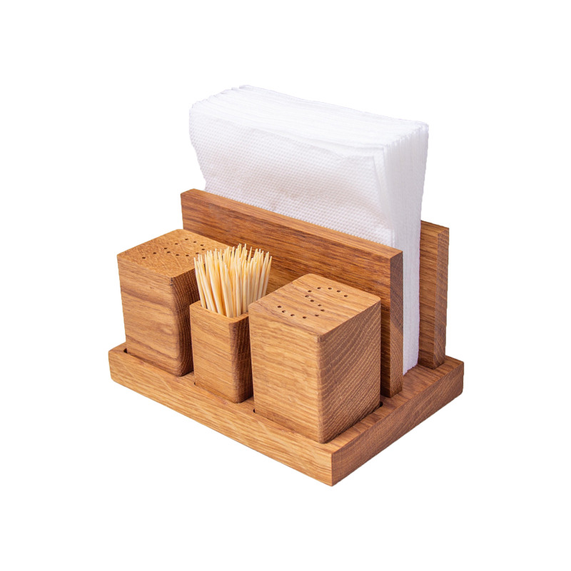 набор специй и трав на деревянном столе