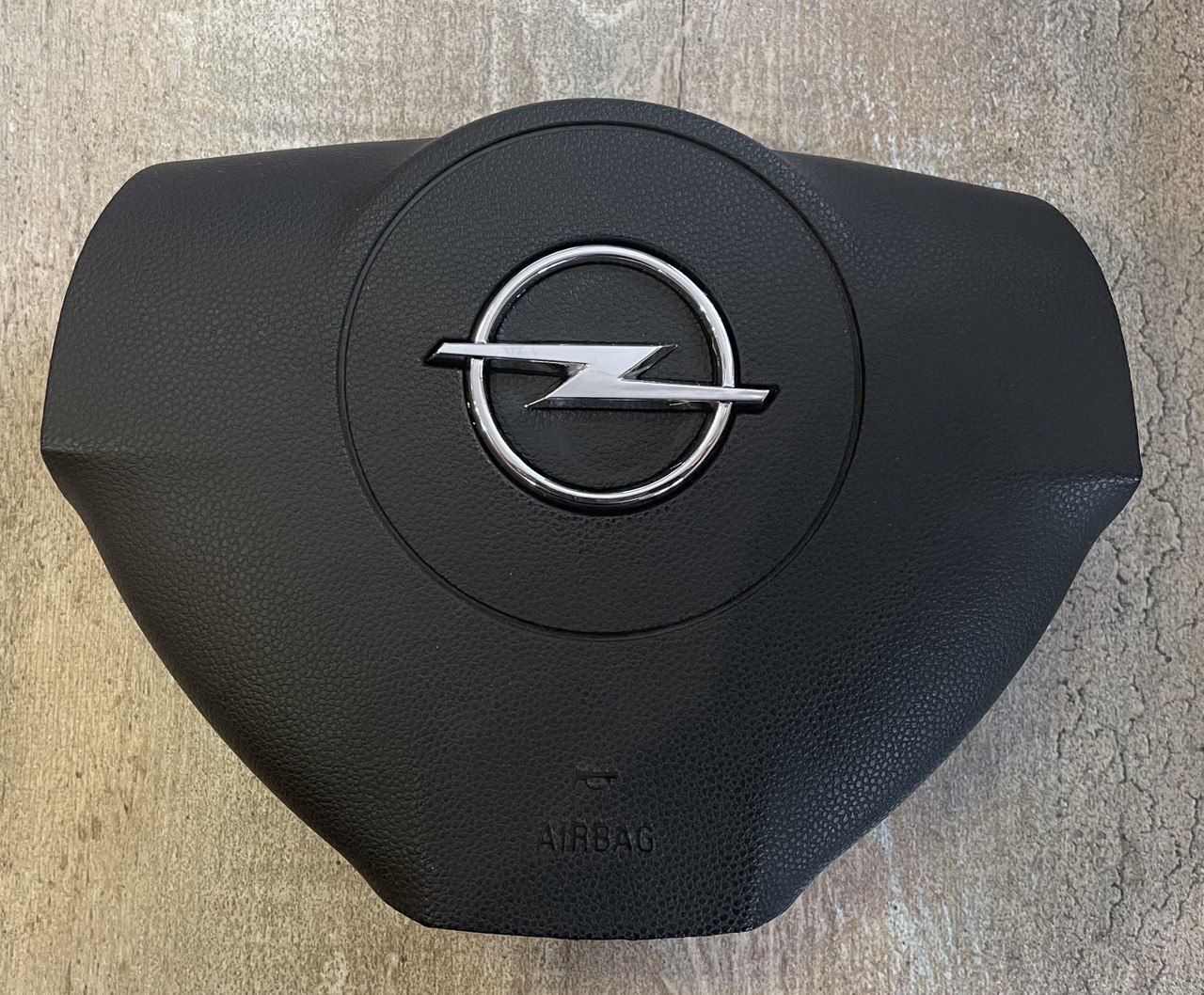 Трусикиді ішіне итереді