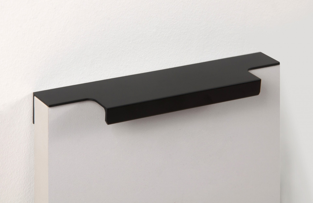 Мебельная ручка торцевая RAY, длина - 147 мм, установочный размер - 128 мм, цвет - Чёрный матовый, RT109BL #1