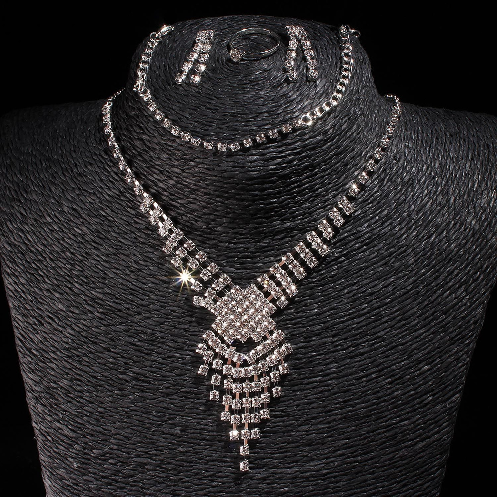 Комплект украшений женский - колье, серьги, кольцо и браслет со стразами, 1 набор  #1
