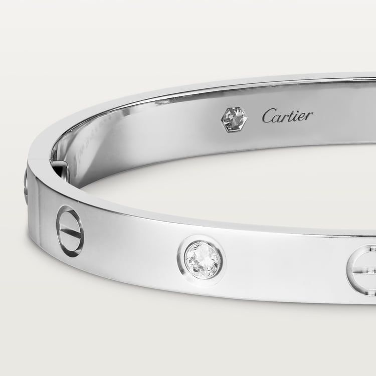 Cartier серебро. Браслет Картье серебро. Браслет Картье белое золото. Cartier Love 4 Diamonds. Браслет Картье из белого золота.