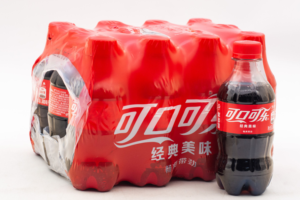 Напиток б/а газ. Кока-Кола 300 мл / Coca-Cola 300 ml Упаковка 12шт. #1