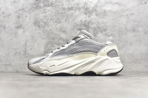 Yeezy Boost 700 V2 OZON