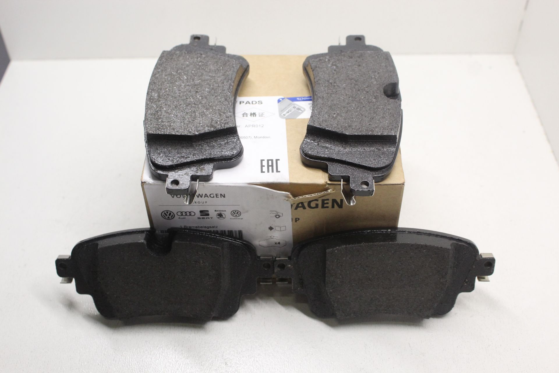 Тормозные колодки VAG 8W0698451BC оригинал.Продажа от официального дилера V...