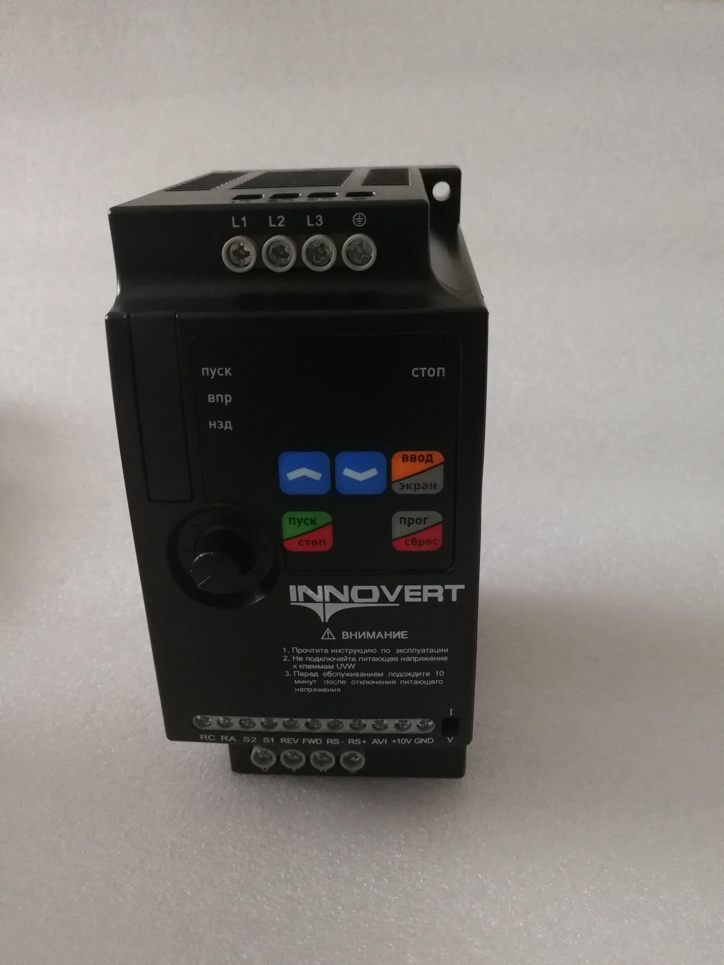 Innovert isd plus mini. Частотный преобразователь innovert. частотный преобразователь innovert isd222m43e 2.2 квт 380в. частотный преобразователь 3 квт 380в innovert isd mini plus инвертор isd302m43e. преобразователь частоты innovert isd373m43b 37квт380 в.