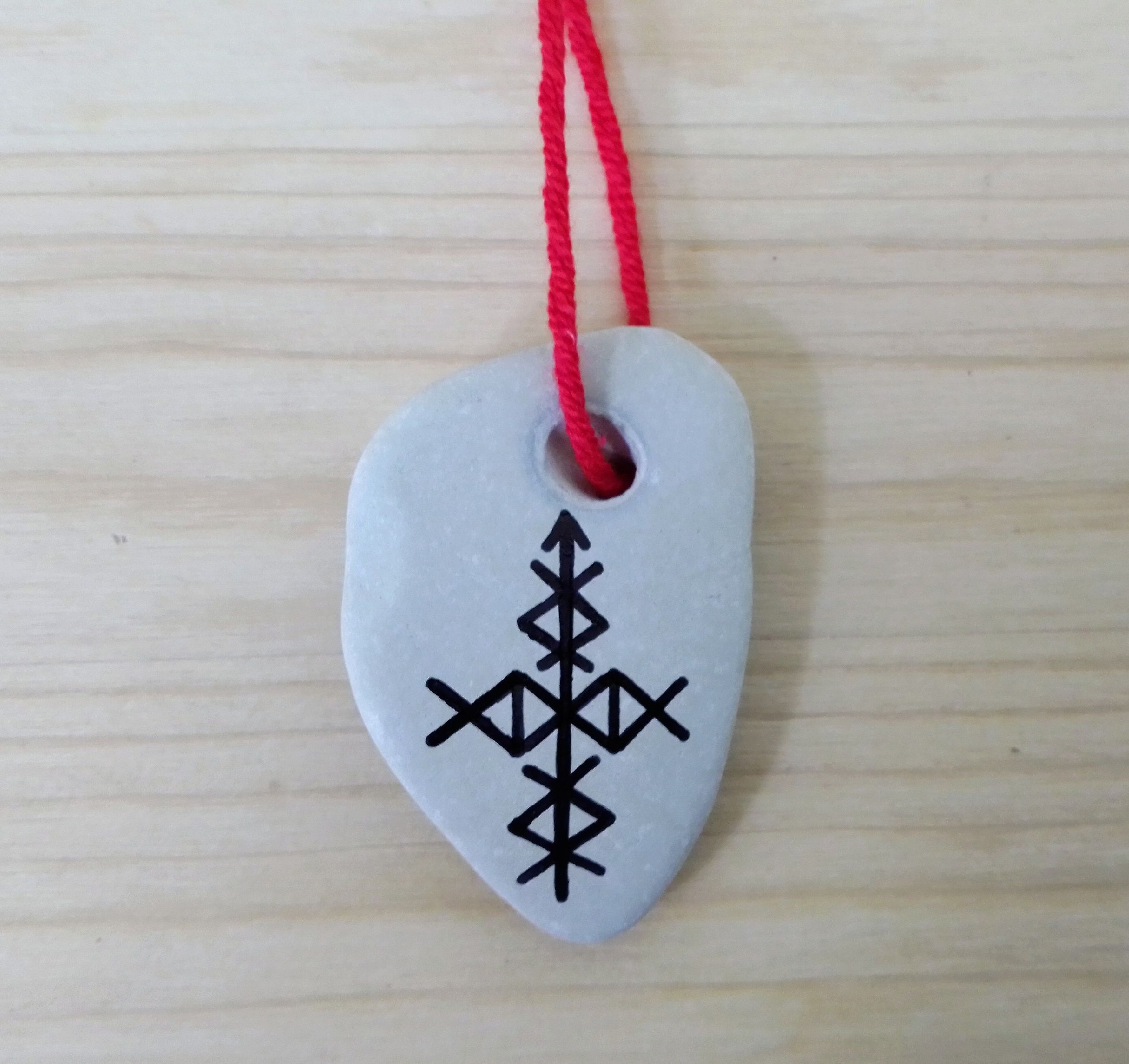 Защита от нездорового внимания: история манипуляций и оберег для душевного спокойствия