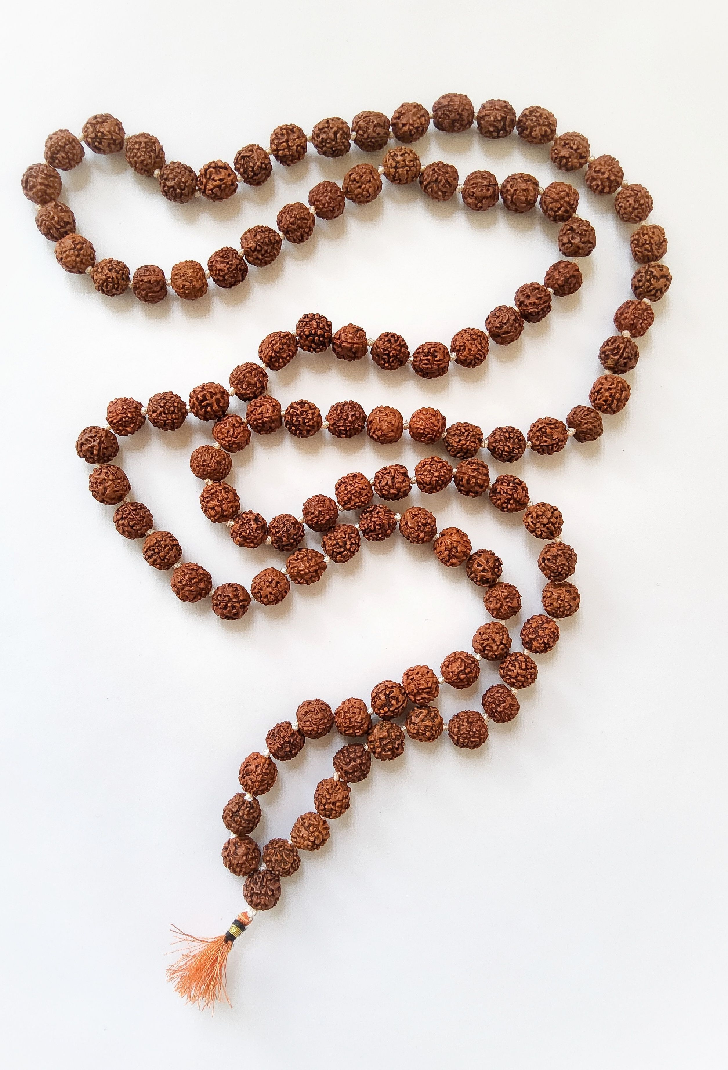 Ular qizni boglab, jinsiy aloqa mashinasini ulashdi