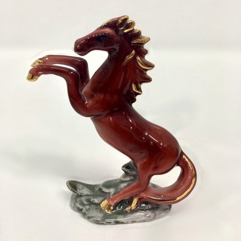 Статуэтка фарфоровая , DELICATE , " Лошадь" белая с темно-бордовым оттенком #1