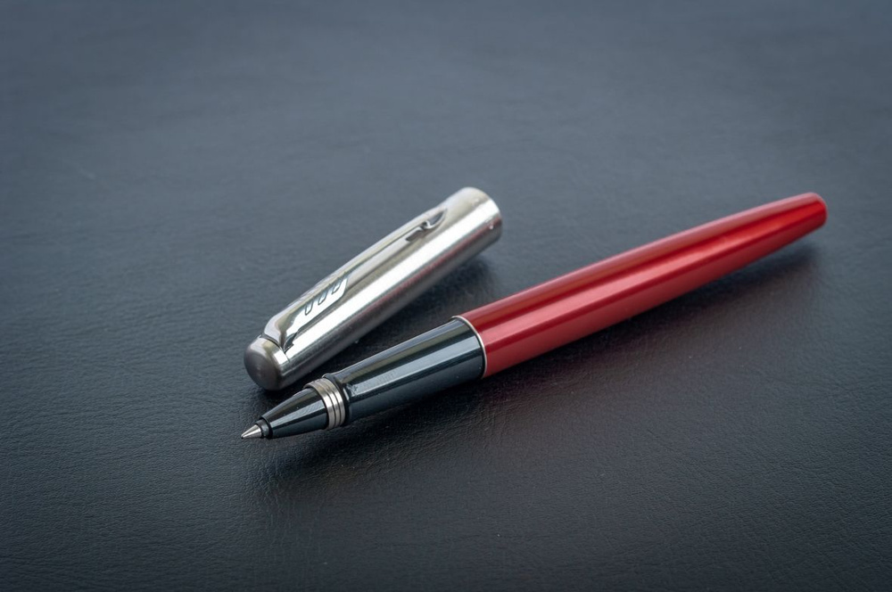 Ручка Parker (Паркер) роллер Jotter Red CT , T60 (S0162370) сталь ...