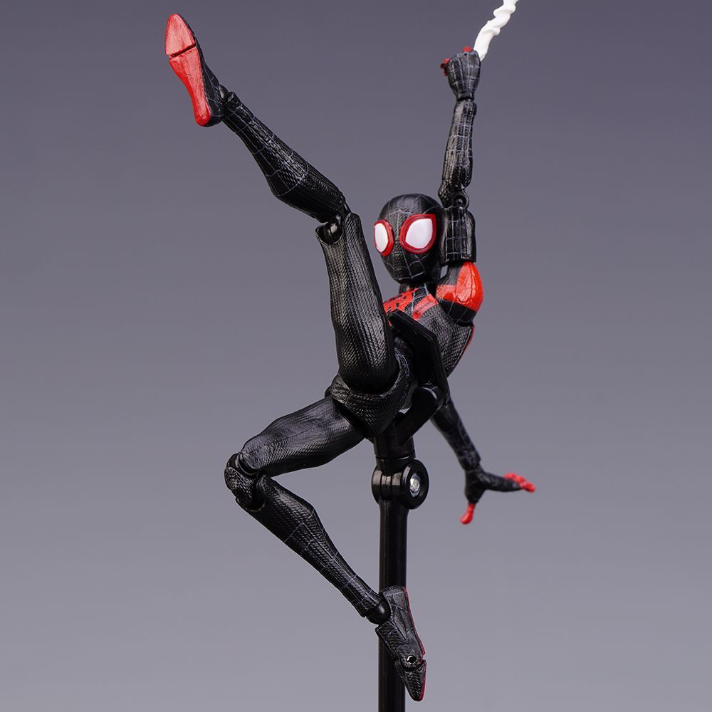 Человек-паук: Паутина вселенных/Фигурка Человека-паука - купить с ...