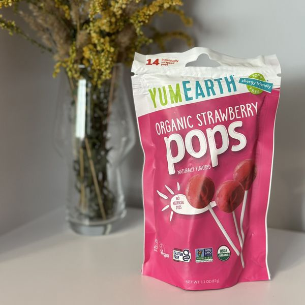 YumEarth, Organic Pops, органические клубничные леденцы, клубничный коктейль, 14 леденцов, 87 г  #1