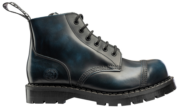 мужские ботинки гриндерс на ногах