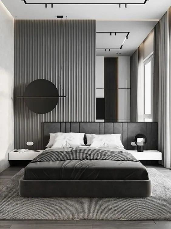 зеркальный потолок в современной спальне