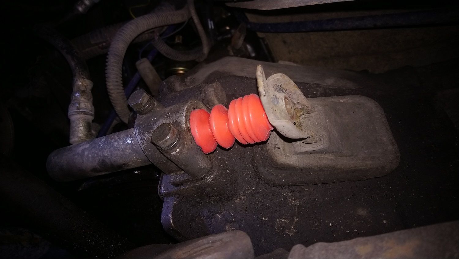 Пыльник рабочего цилиндра сцепления (красный) силикон на Ваз-2123 ...