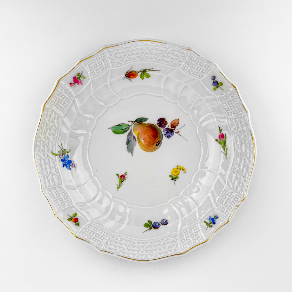 Тарелка Meissen. Германия, фарфор, золотое письмо, 1825-1924 гг. #1