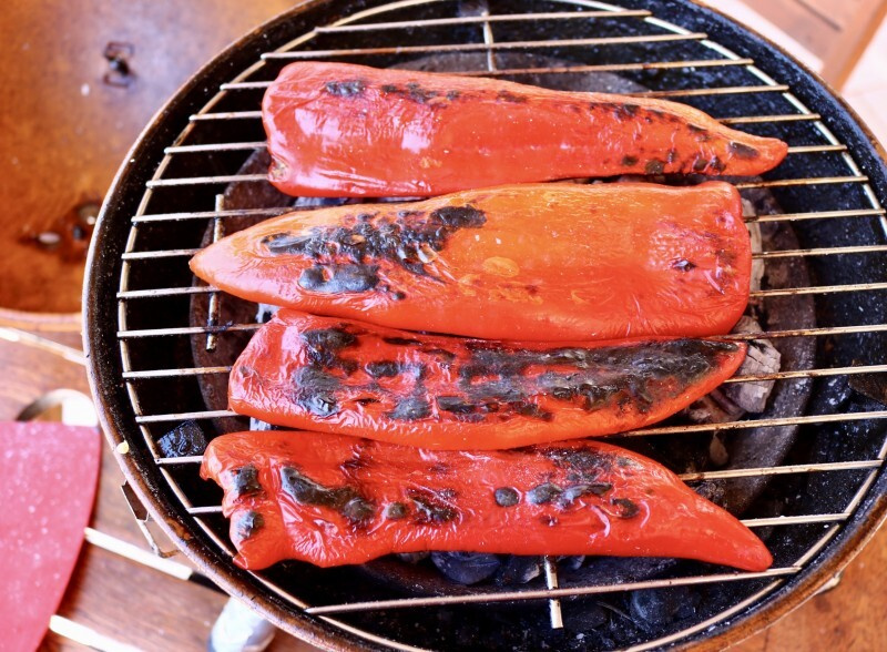 Баклажаны и перец на мангале. Овощи гриль. Армения хоровац. Перец на мангале. Овощи на мангале на шампурах.