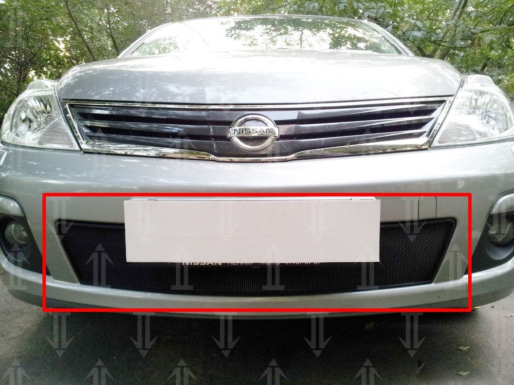 Защитная сетка радиатора черная Nissan Tiida (2010-2013) рестайлинг ...